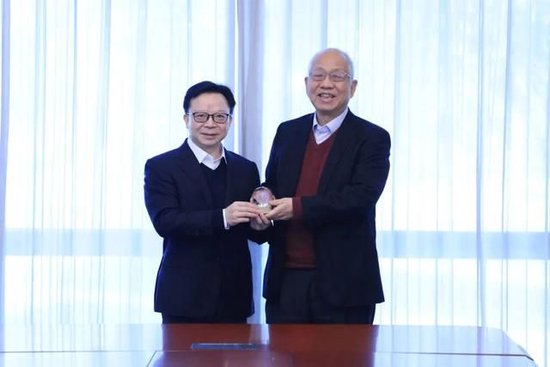 水木湛清华,桃李映晨曦|沐曦股份向清华大学捐赠仪式举行