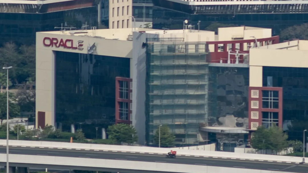 突发,甲骨文被击中!特朗普:伊朗只剩48小时