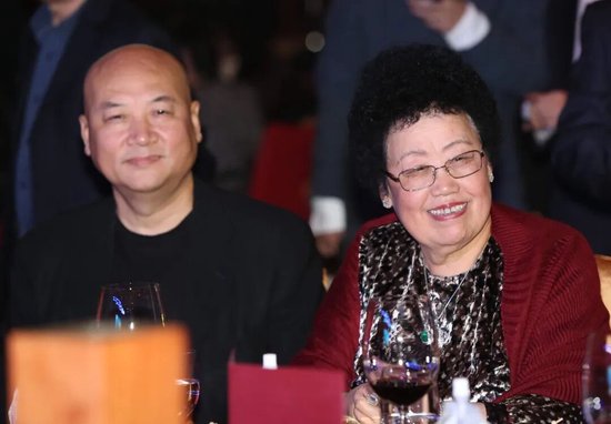 知名企业家陈丽华去世,其丈夫是“唐僧”迟重瑞!她幼时家贫高中辍学,白手起家成中国女首富