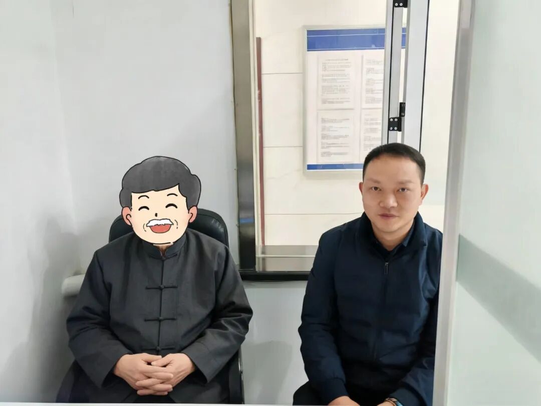 老人要买200克黄金,店员报警了!