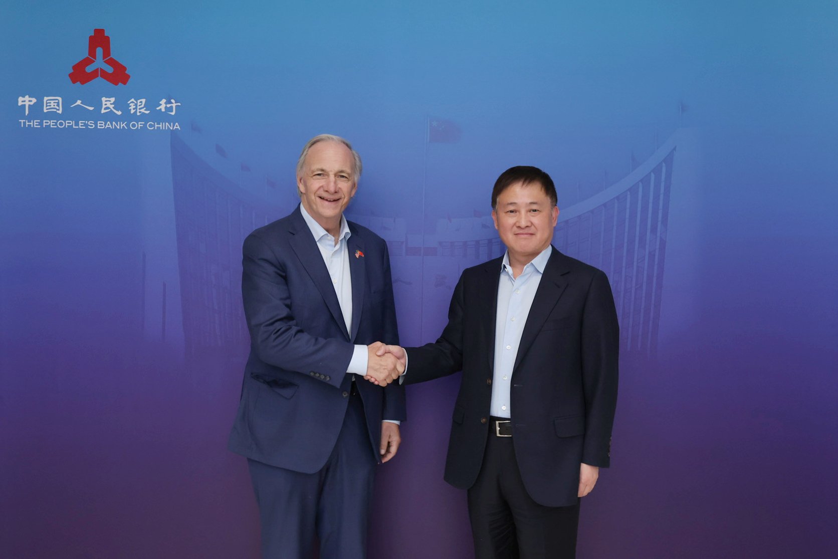 中国人民银行行长潘功胜会见桥水投资公司创始人瑞·达利欧