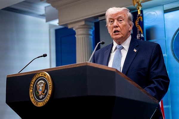 特朗普称若未达成协议 将加大对伊朗军事打击