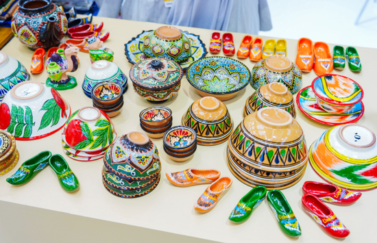 “绿地全球馆”携25款首发新品亮相第六届消博会，抢抓海南自贸港封关后首展机遇，服务高水平对外开放