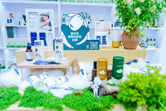 “绿地全球馆”携25款首发新品亮相第六届消博会，抢抓海南自贸港封关后首展机遇，服务高水平对外开放