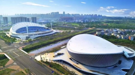 “绿地全球馆”携25款首发新品亮相第六届消博会，抢抓海南自贸港封关后首展机遇，服务高水平对外开放