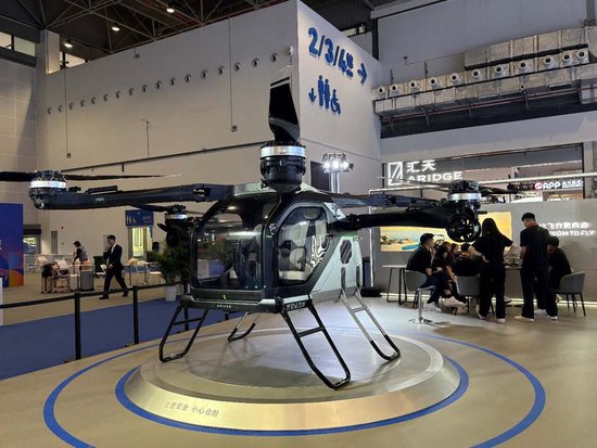 消博手记 | 打工人有救了？消博会上那张让人“抖睡”的椅子，居然是航天员同款