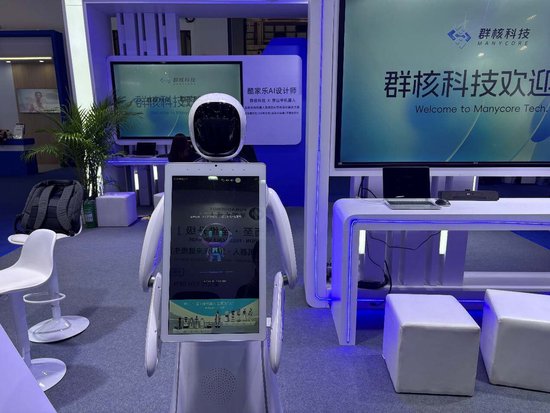 消博手记 | 打工人有救了？消博会上那张让人“抖睡”的椅子，居然是航天员同款