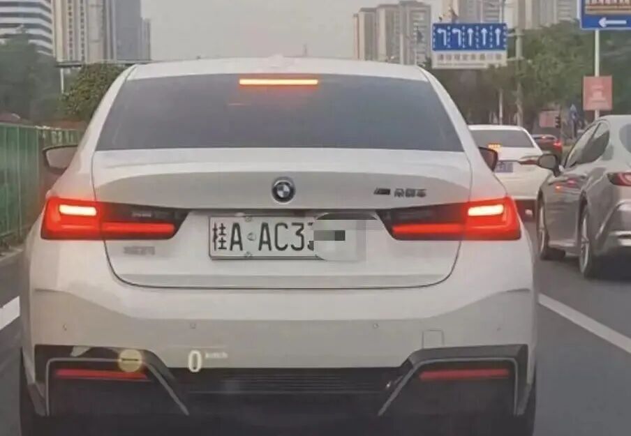 新能源车牌绿色变白色？交管部门回应