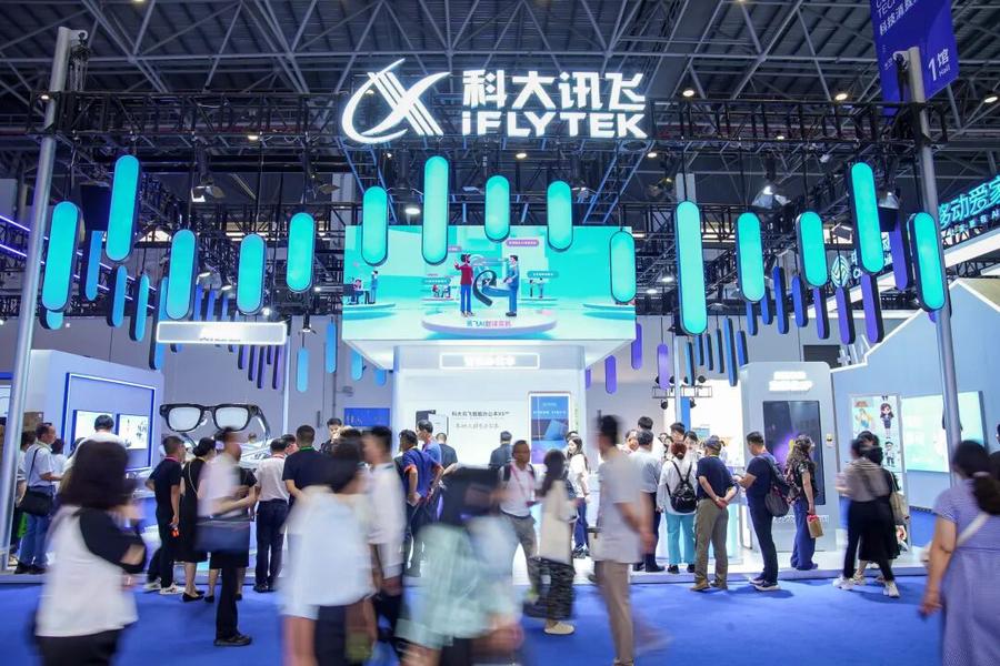 科大讯飞携AI眼镜亮相消博会,全场景AI赋能海南自贸港跨语言沟通