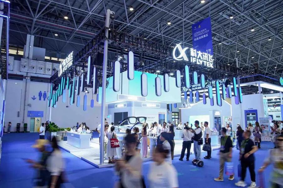 科大讯飞携AI眼镜亮相消博会,全场景AI赋能海南自贸港跨语言沟通