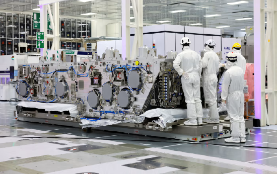 阿斯麦受AI强劲需求拉动上调业绩预期