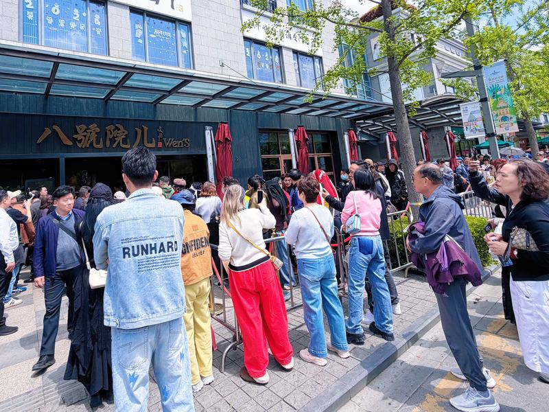 “黄牛”代排队300元/人，演员文章面馆回应：治理招数都用上了