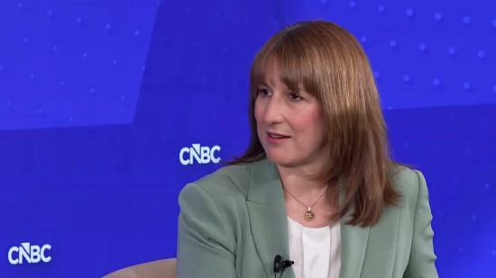 英国财政大臣抨击特朗普政府,称伊朗冲突冲击全球经济