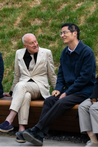 全球建筑泰斗诺曼·福斯特到访维晟中心，北京CBD核心区再添大师印记