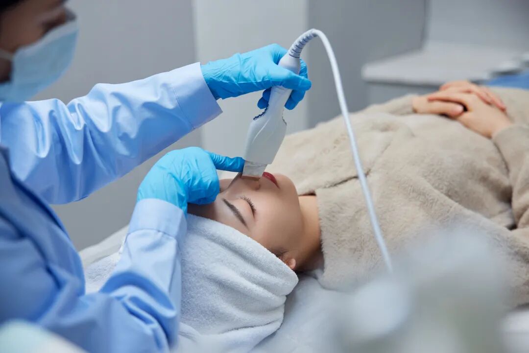 营收净利双降，核心产品增速失色，爱美客高增长“落幕”