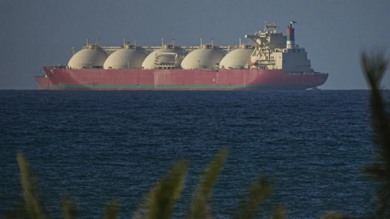 伊朗宣布霍尔木兹海峡对航运开放，特朗普称美国封锁仍在实施