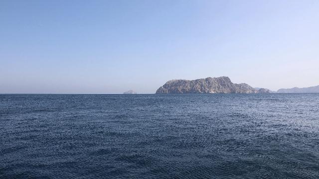 霍尔木兹海峡反复“开关”：美国、伊朗外交部和伊朗军方都在打什么算盘？