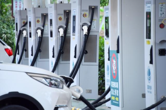 公共充电桩悄悄涨价！有车主称充满电多花13元，涨幅约20%，有充电桩下午比夜间更便宜