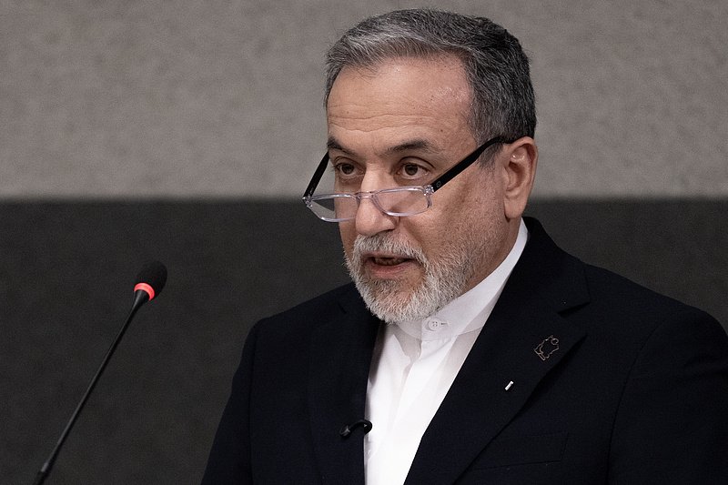 伊朗外长：美国封锁伊港口是一种战争行为