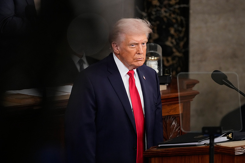 特朗普宣布延长停火期限 维持海上封锁等待伊朗提交方案