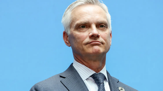 美国航空CEO称与美联航合并“对消费者不利”