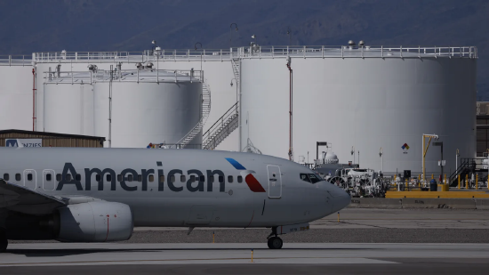 美国航空下调2026年盈利预期 午盘逆势大涨超4%