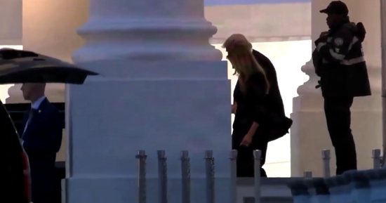 枪手已身亡，1人被捕！特朗普及其夫人撤离现场画面曝光