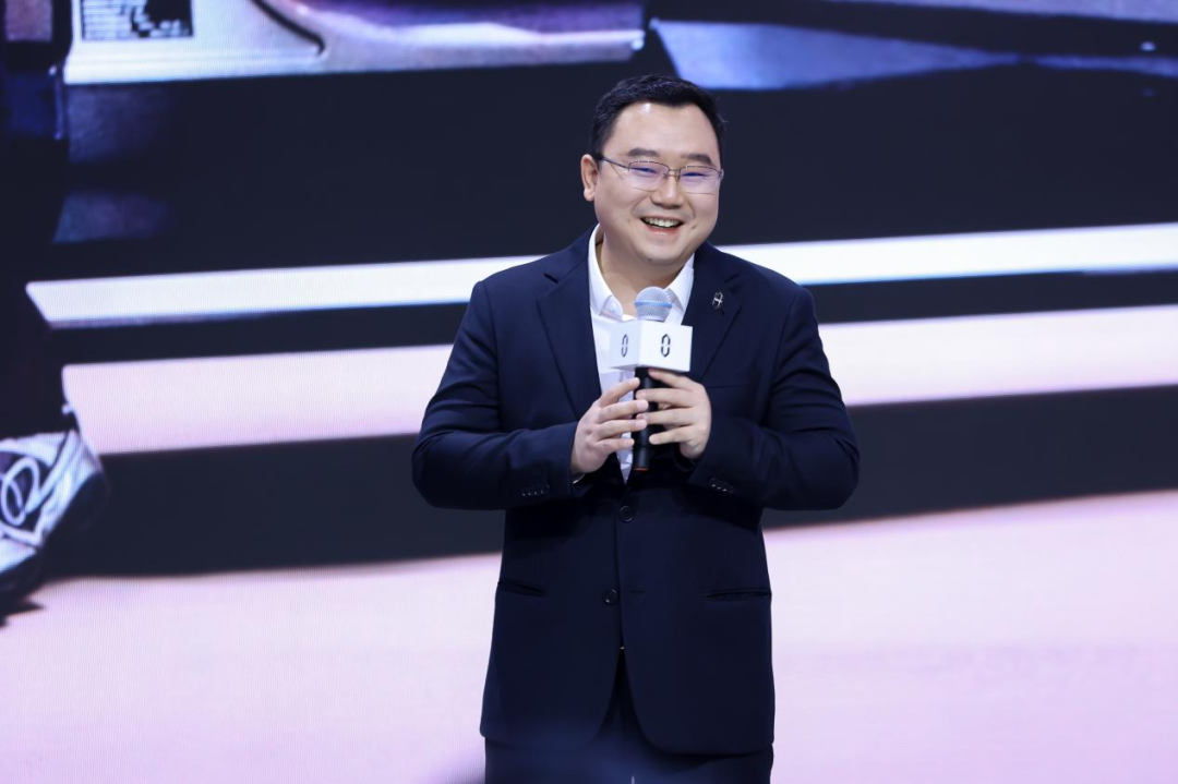 问界百万辆之后，豪华“标尺”已变