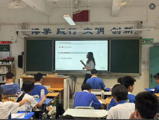 515投资者保护|鹏华基金青年投教团：走进机关&社区青年夜校进行授课 助力深圳青年提升金融素养