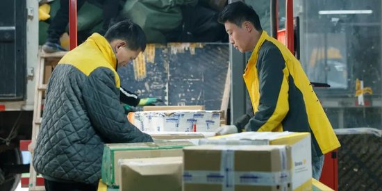 买飞机、搞AI，快递“战争”进入下半场
