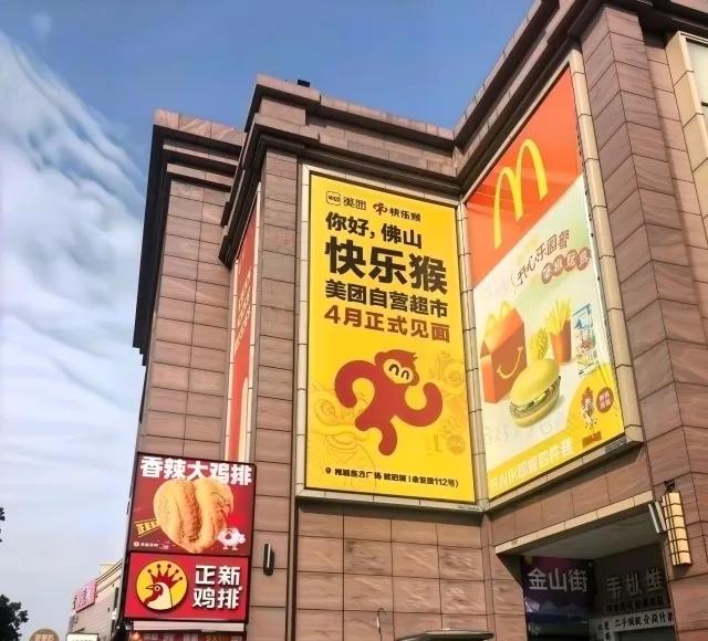 刘强东现身街头吃路边摊，太有生活了