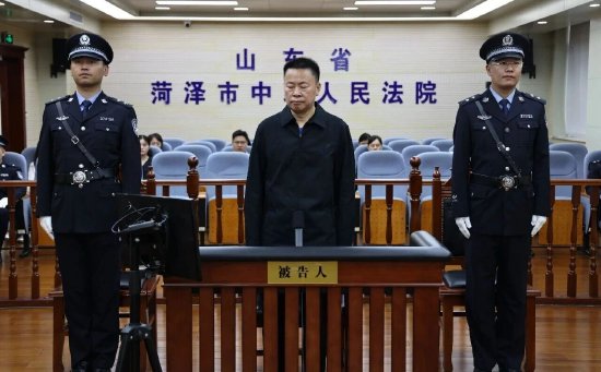 中国农业银行原首席专家许锡龙一审获刑15年半 受贿超3000万元