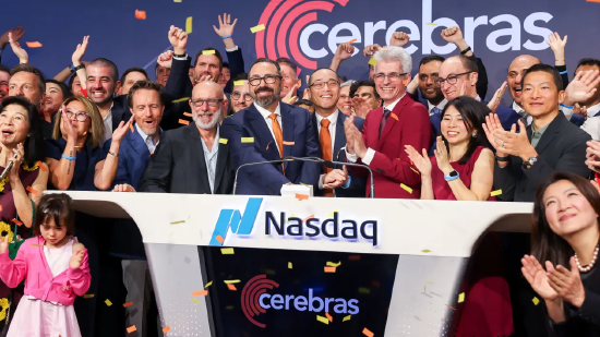 AI芯片制造商Cerebras上市首日飙升75% 此前完成年内最大IPO