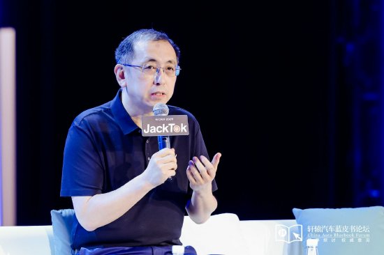 岚图梦想家同时提供华为鸿蒙与自研逍遥座舱，卢放：把选择权还给用户