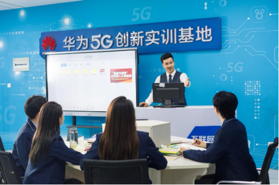 最近,职校火了