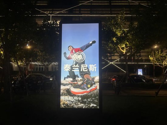 奥运冠军代言,知名品牌被曝一双出厂价几百元的童鞋,经过运作后标价近2000元!代工厂称“订单反而在增加”
