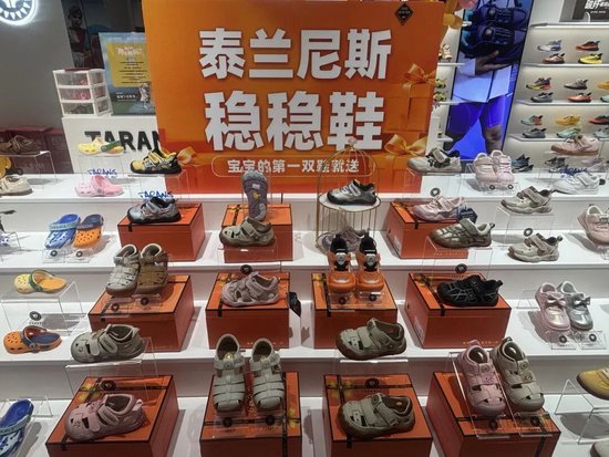 奥运冠军代言,知名品牌被曝一双出厂价几百元的童鞋,经过运作后标价近2000元!代工厂称“订单反而在增加”