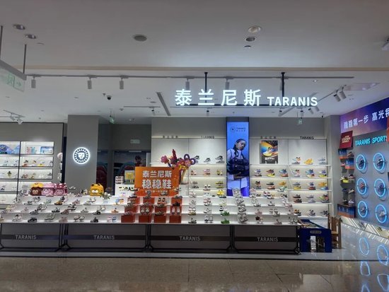 奥运冠军代言,知名品牌被曝一双出厂价几百元的童鞋,经过运作后标价近2000元!代工厂称“订单反而在增加”