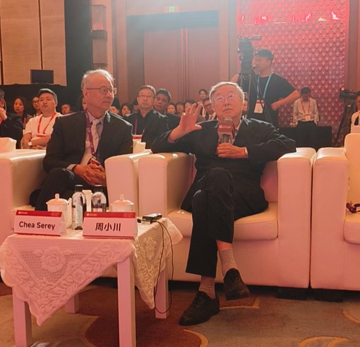 周小川:AI在金融业的发展会超过岗位智能化,但可能带来更大的挑战和风险